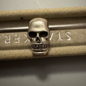 Red Bali frog skull in sterling silver